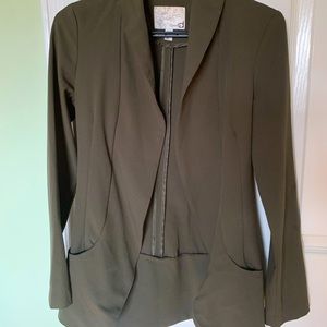 Loose fitting blazer style jacket in olive green